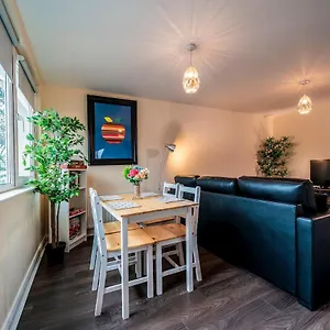 Apartment 1 Bd In Historical W Close To Centre, Belfast