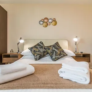 Raleigh Penthouse, Luxury With Balcony And Parking United Kingdom